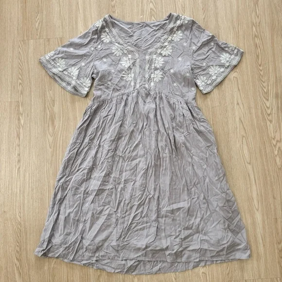 Pinkblush embroidered v neck dress with pockets nwot - Picture 5 of 5